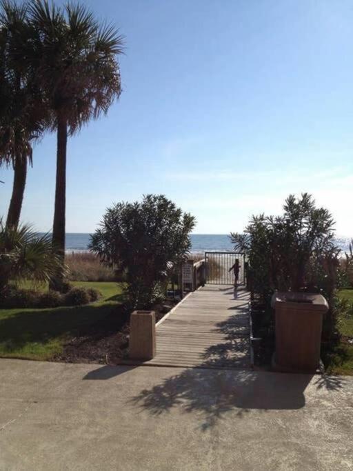 *Renovated Oceanfront Condo*Queen Beds*Pools*Hot Tubs*More*P220 Myrtle Beach Extérieur photo